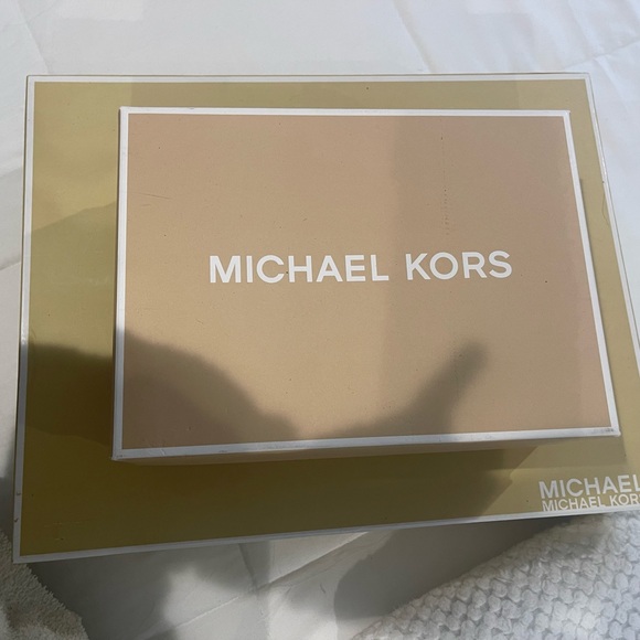 Michael Kors fur boot and scarf set - Picture 5 of 5